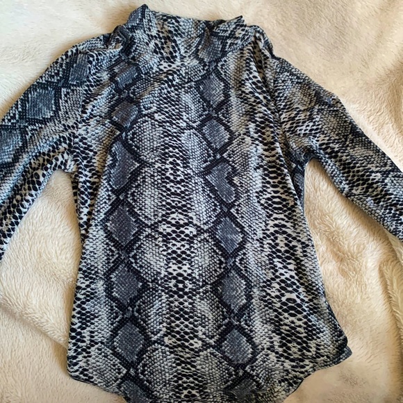 Tops - Women’s Snake Skin Bodysuit Size M